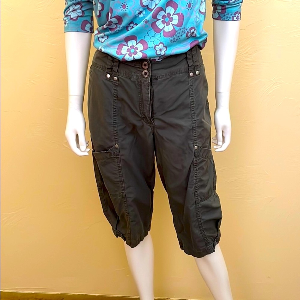 Perfect Hiking Cargo Capris  (P13)